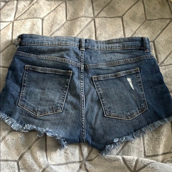 H&M Jean Shorts - Picture 2 of 3